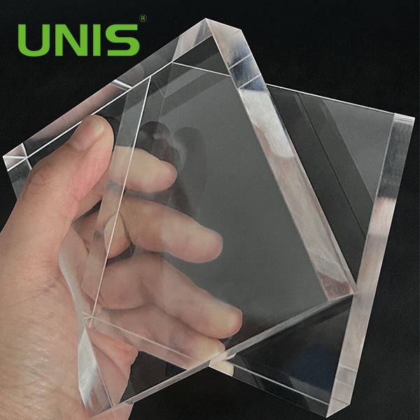 Hoja acrílica transparente cortada por CNC