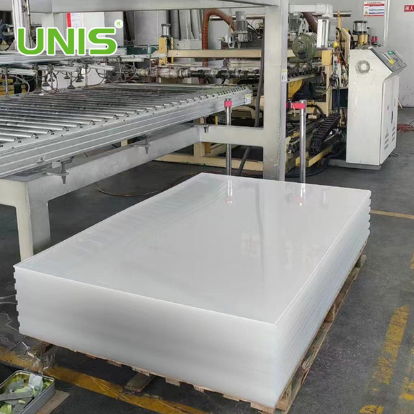 Hoja acrílica transparente cortada por CNC